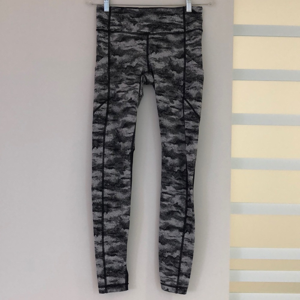 Lululemon Camo/Splash-Grey/White Leggings-Size 6